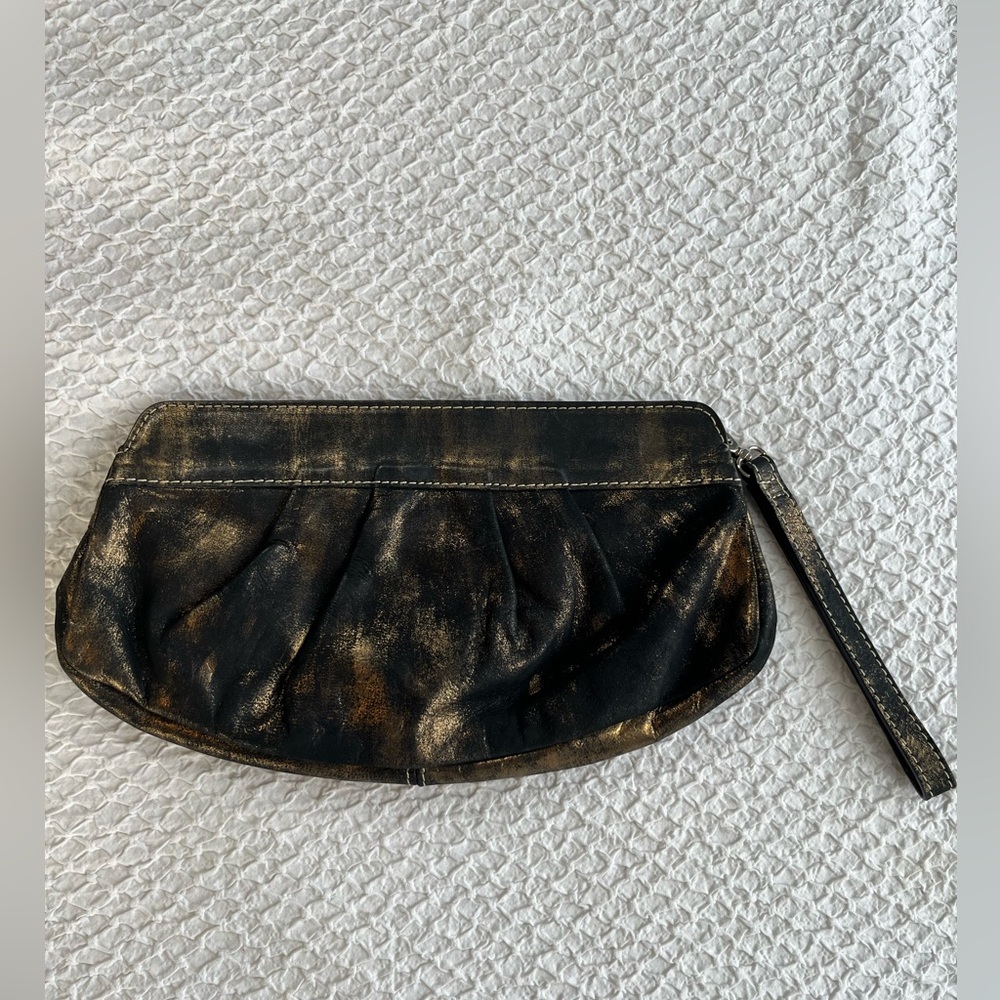 Brown vintage leathered clutch